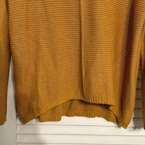 free for all women’s long sleeve sweater size medium gold color - Picture 3 of 5